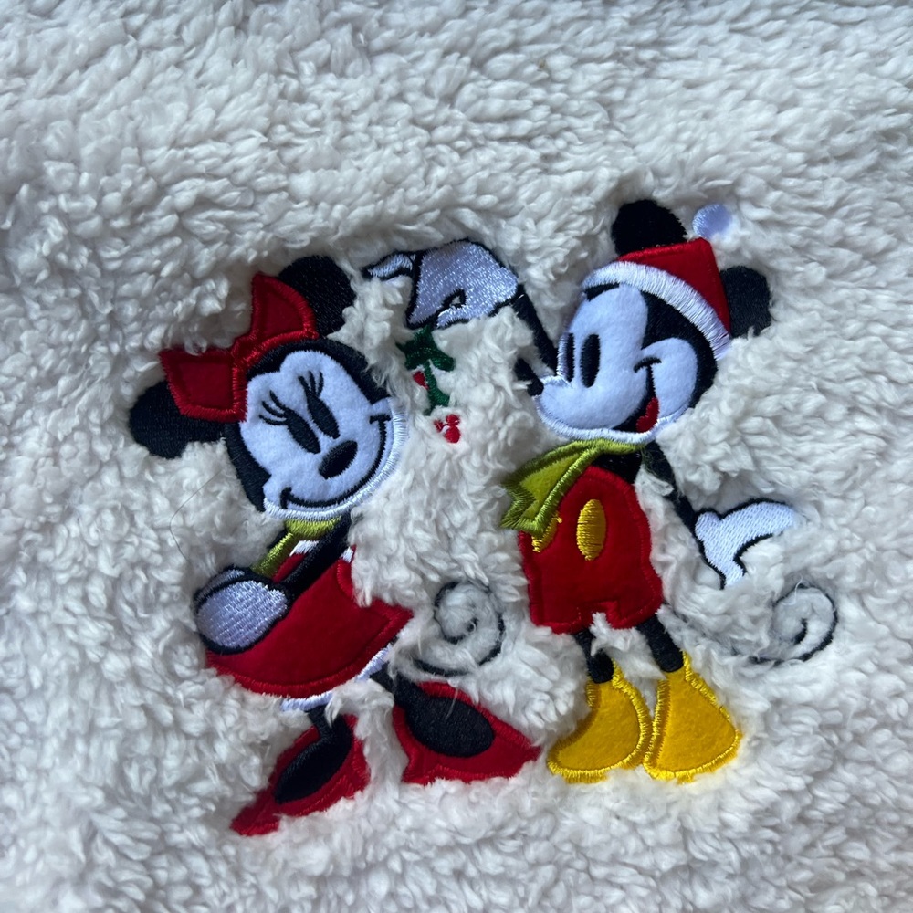 Disney Holiday Mickey and Minnie Throw Blanket - Picture 4 of 7